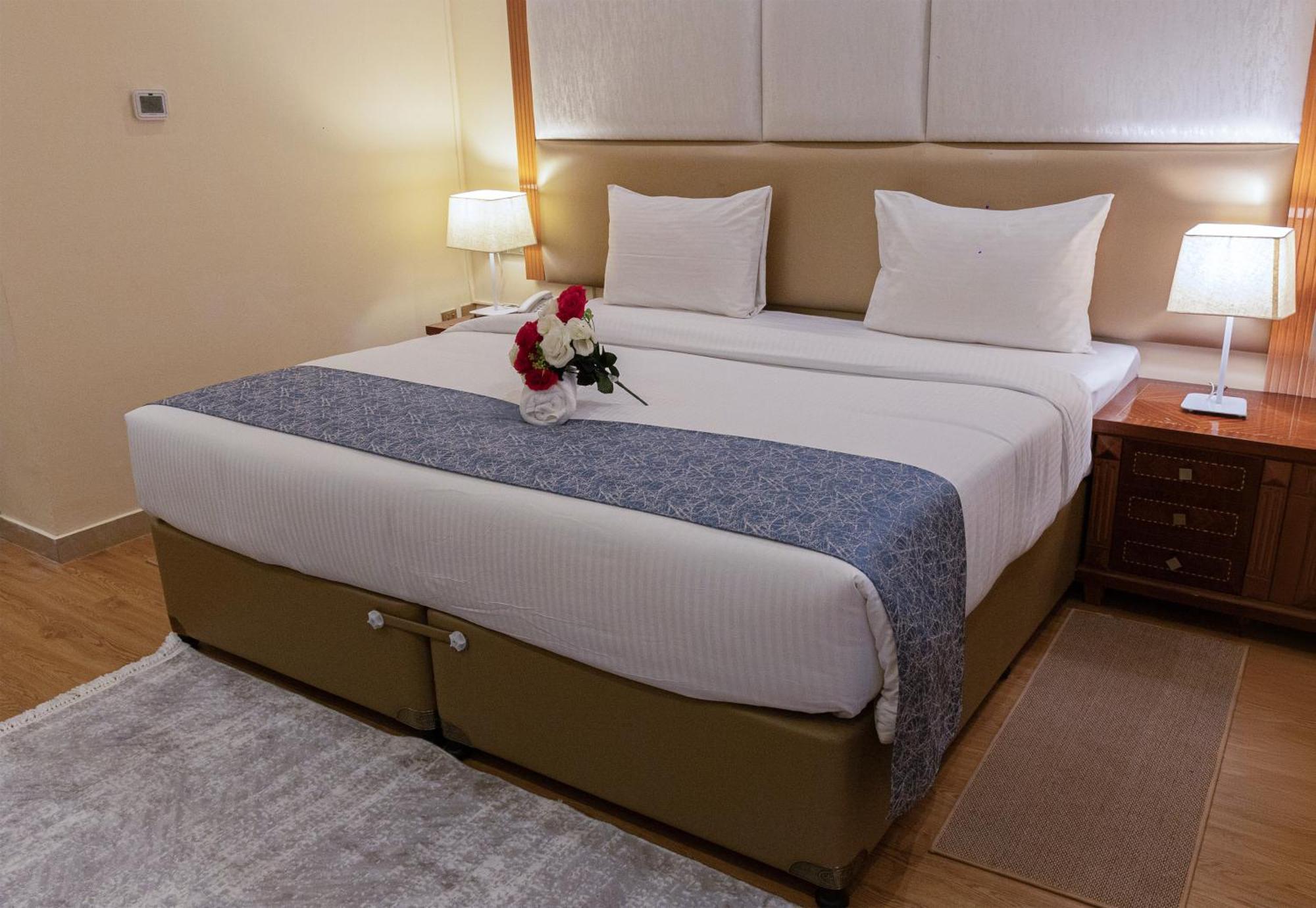 Vendome Plaza Hotel Dubai Exterior foto